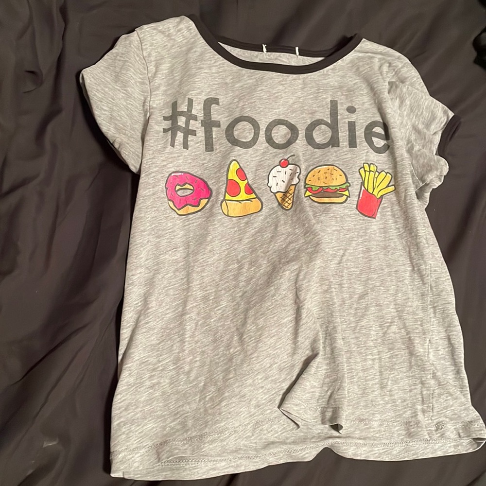 Grey t-shirt with lettering foodie with pictures of food on it